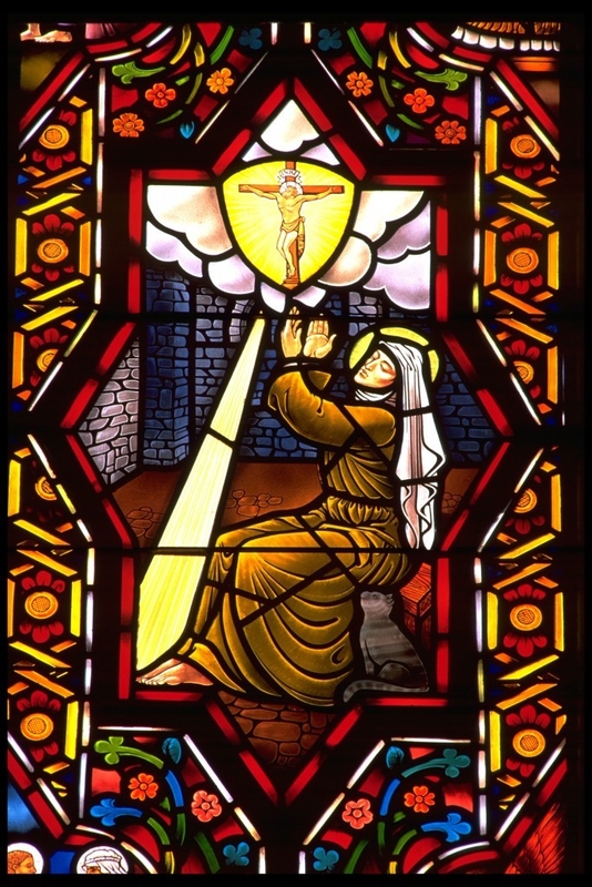 L'obscurcissement d'église gâché a souillé le haut film en verre transparent en verre de panneaux décoratifs